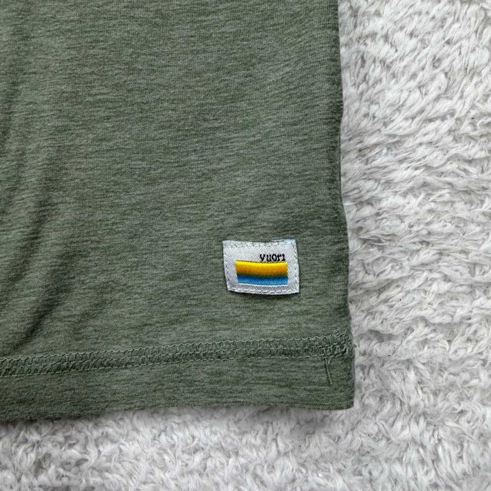 Vuori Men's Green Heathered Crew Neck Short Sleeve T Shirt Size Medium - Picture 3 of 7